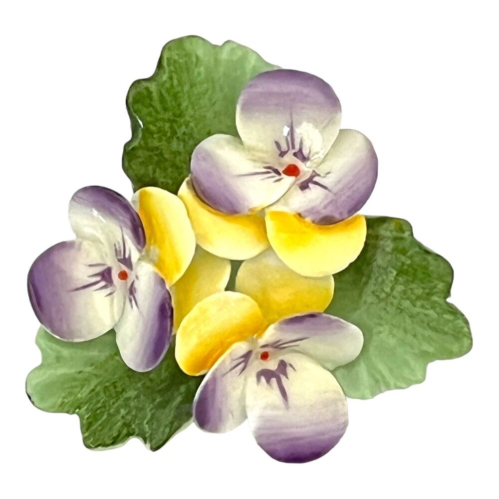 Vintage 1950s Ceramic Floral Brooch Hand Painted Flower Pin - 4L